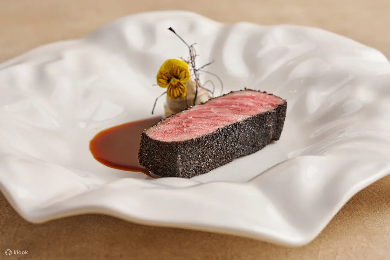 由新加坡良木园酒店 Juan Amador 设计的 Alma 酒店